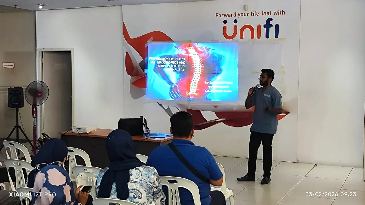 Physiotherapist presenting a rehabilitation talk to an audience